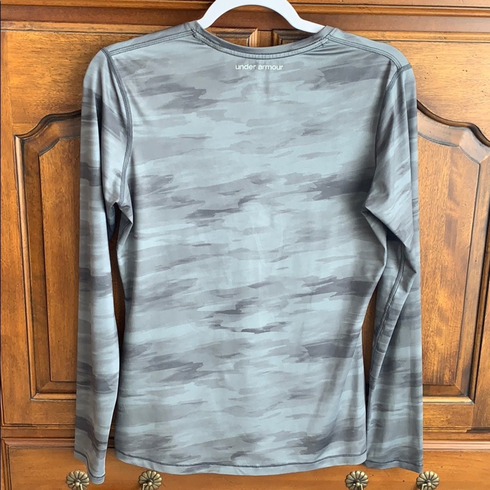 Women’s Under Armour M long sleeve shirt medium - Picture 5 of 5